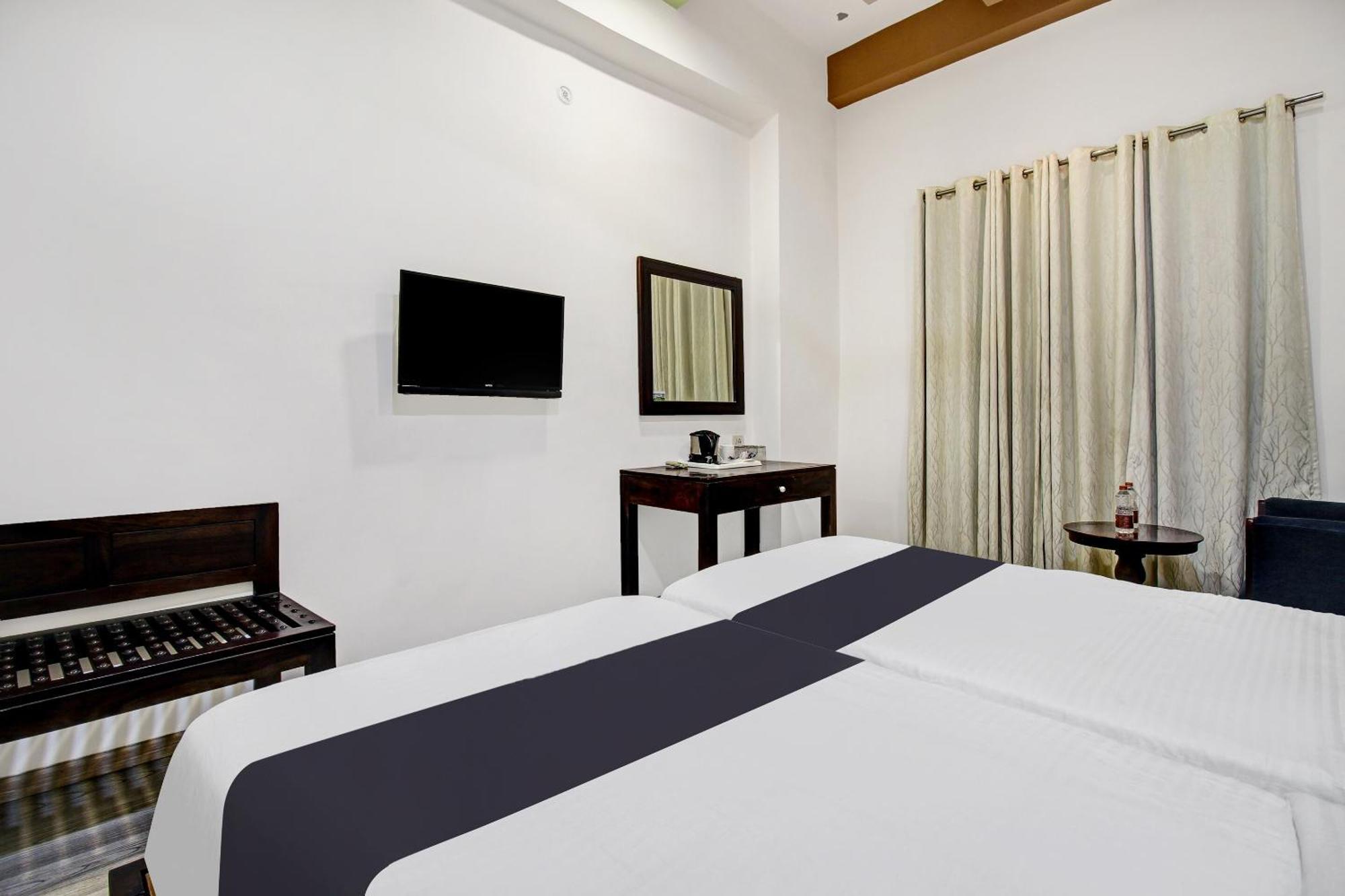 Townhouse Oak 46940 Hotel Vrindavan Sultānpur Esterno foto