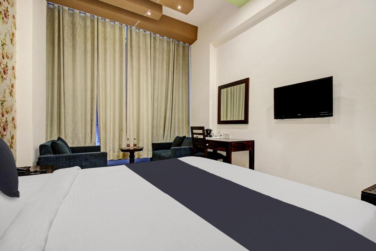 Townhouse Oak 46940 Hotel Vrindavan Sultānpur Esterno foto